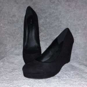 Black Wedges